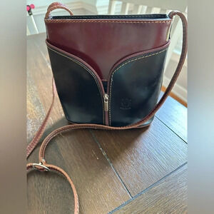 Pelle cross body bag